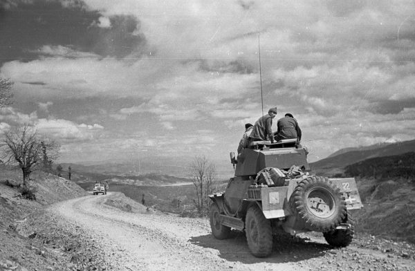 Гражданская война в Греции. 1948 год. Правительственные солдаты контролируют местность.