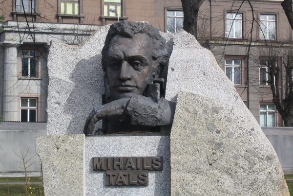 Памятник Талю в Риге