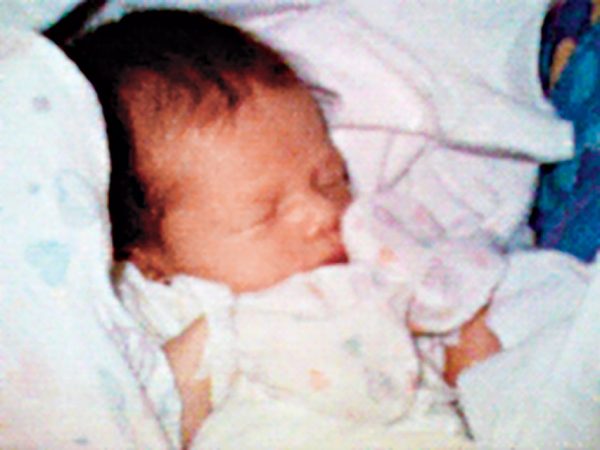 Филиппе Кахн. Первое фото, сделанное на телефон. 1997. «Первая мобильная фотография родилась в Санта-Крус 11 июня 1997 года в клинике Sutter», – Филиппе Кахн. 