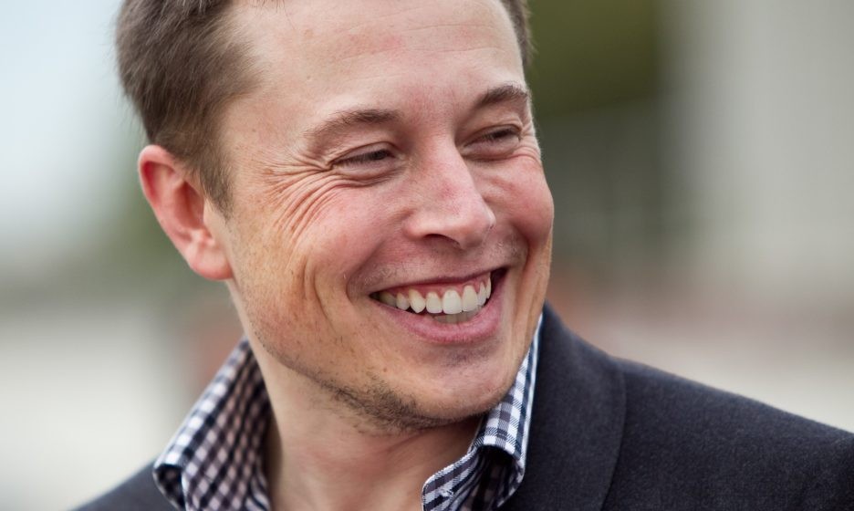 Илон Маск поручил отремонтировать Tesla человеку, спасшему ...