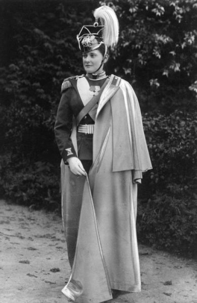 Царица Александра в мундире Лейб-гвардии Уланского Её Величества полка, 1893 год. 