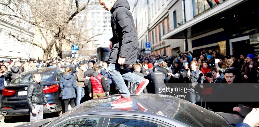 Подростки на митингах. Что происходит