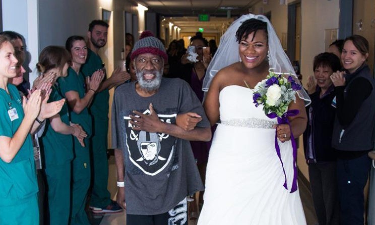 Молодожены сыграли свадьбу в больнице у умирающего отца