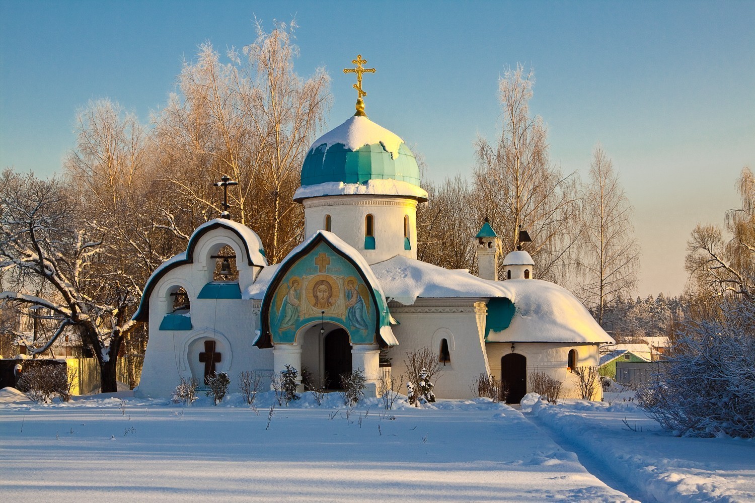 Фото рождественское село. Церковь Рождества Пресвятой Богородицы в Надовражино. Храм Рождества Богородицы Истринский район. Церковь Рождества Богородицы в селе Надовражино. Храм Рождества Пресвятой Богородицы Киров.