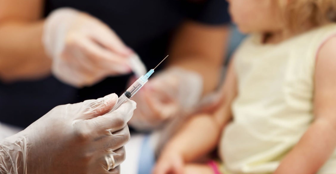 Делать ли прививки: за и против