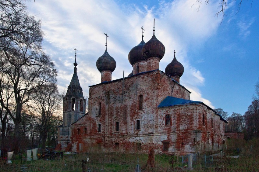 Красное на волге храм