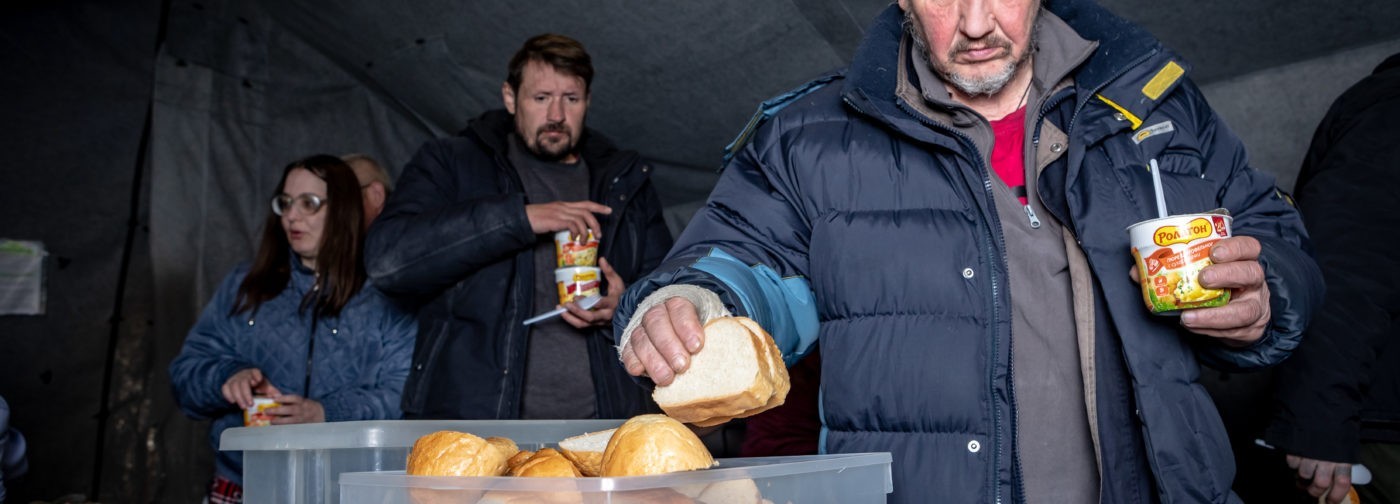 &#171;Оказался на улице &#8212; так хоть снег не идет&#187;. Бездомные &#8212; о бывших друзьях, оставленных детях и первой любви