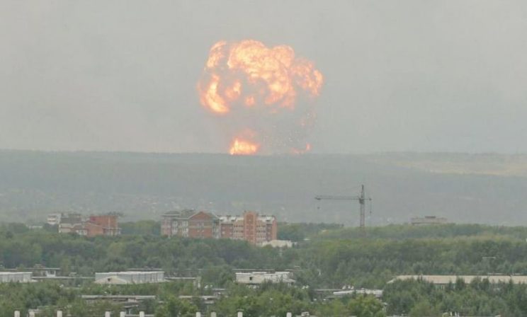 “Прямо как в “Чернобыле” показывали”. Что известно о взрывах на складе с боеприпасами под Ачинском