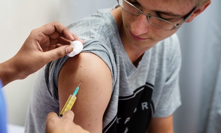 «Вакцина от гриппа каждый год новая». Биолог Антонина Обласова — об эпидемии, вакцинации и опасных заблуждениях