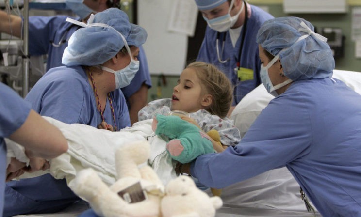 «Главное сейчас – спасти детей». Почему ликвидируют отделение трансплантологии, равного которому нет в России