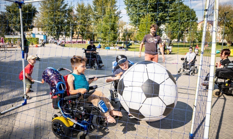 Баскетбол на инвалидных колясках фото