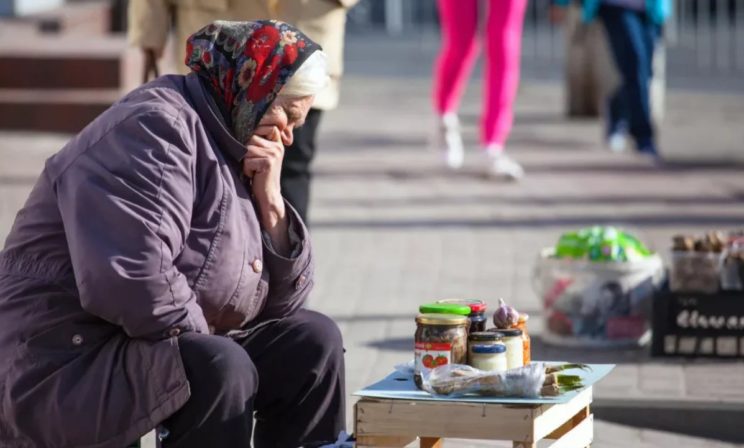 «Бедность – она вокруг нас». О чем малоимущие России попросили бы президента