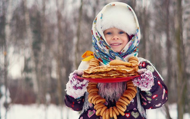 Можно просто отпраздновать. Но за круглым блинчиком не пройти мимо Солнца Правды