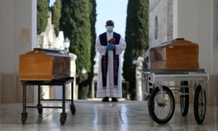 В Италии от вируса умерли 30 священников. Разве они были неверующими?