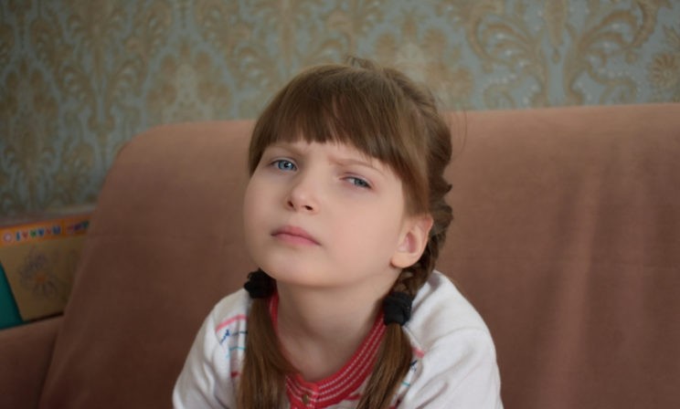 В 7 лет Соня не может говорить и ходить. Но врачи не знают почему