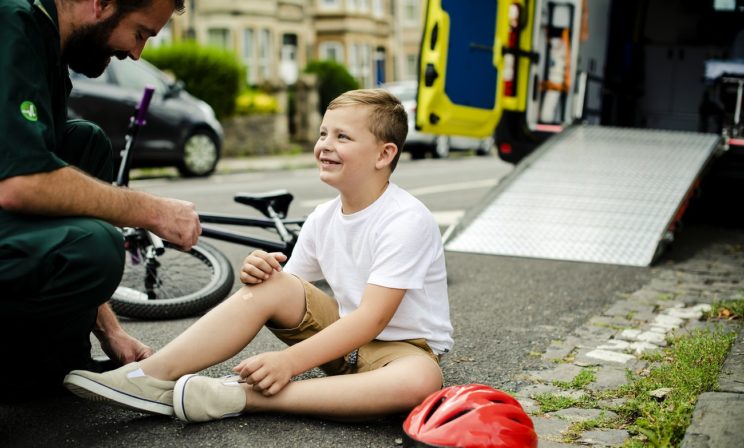Упал с велосипеда и попал в реанимацию. 10 вопросов травматологу о велосипедных шлемах