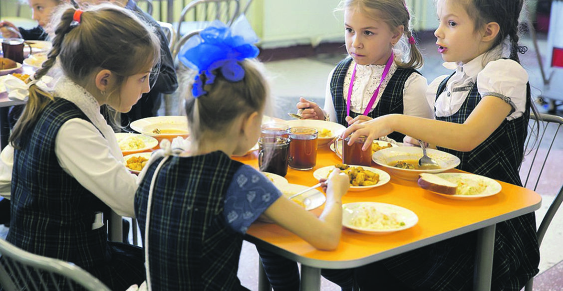 «Когда дети не завтракают, они учатся хуже». Шеф-повар — о секретах школьного питания