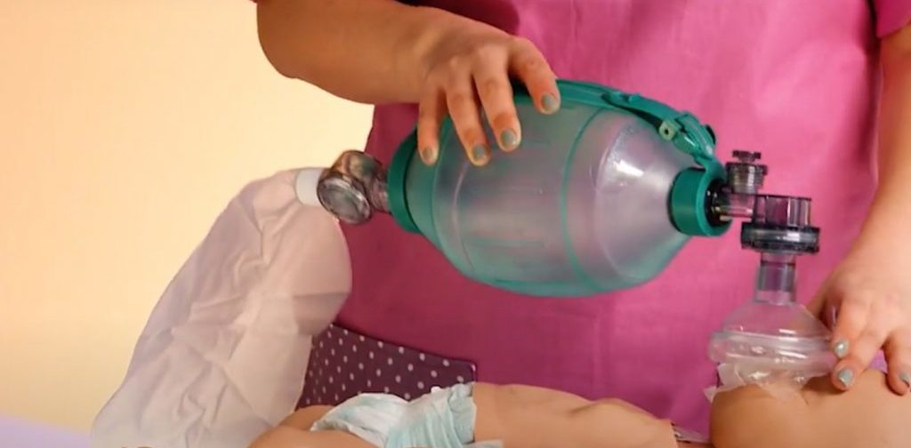 Ребенок наглотался воды: последствия и алгоритм действий мамы