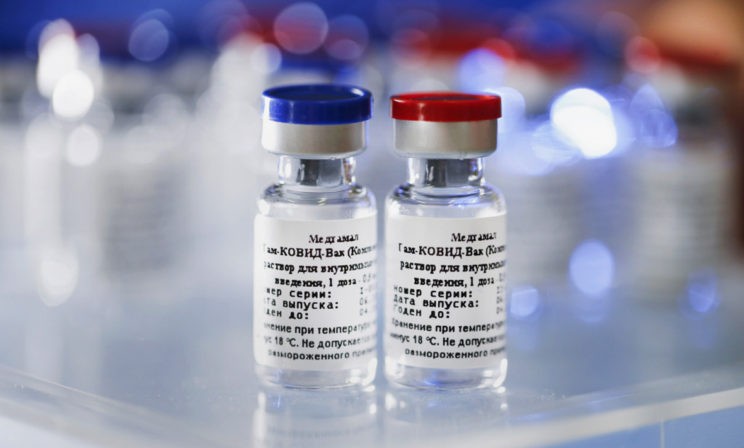 Почему 6 добровольцев умерли на испытаниях вакцины от Pfizer/BioNtech? Объясняет Ирина Якутенко
