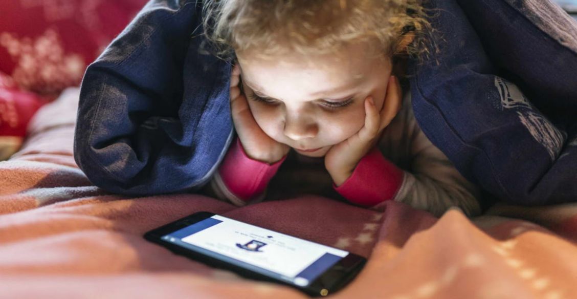 Из-за пандемии дети больше времени проводят в интернете. 5 советов для обеспокоенных родителей