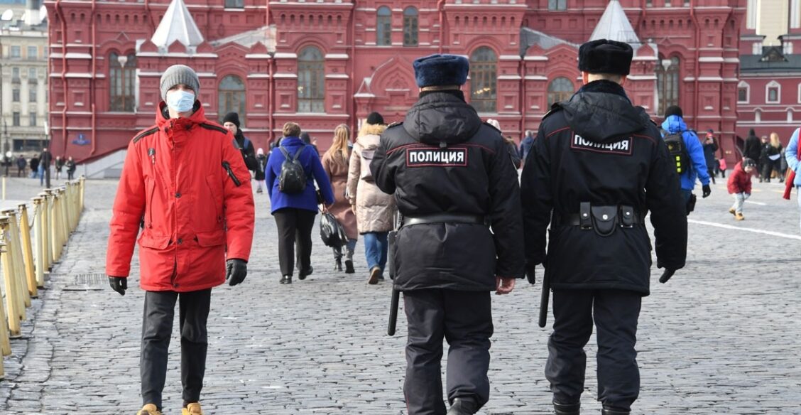 Какие ограничения смягчили в Москве. 5 новых решений по коронавирусу