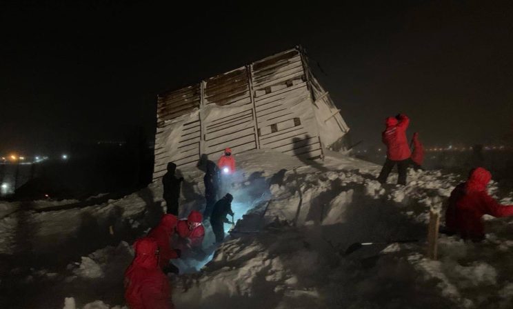«Люди просто замерзли». Во время схода лавины на горнолыжной базе в Норильске погибла семья с ребенком