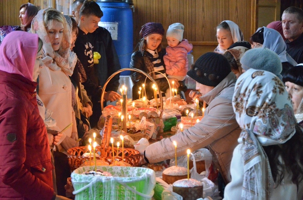 Фото в церкви люди