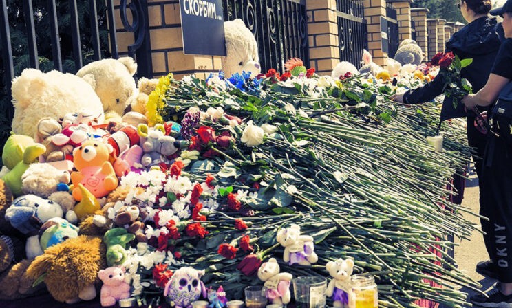 Три дня после трагедии в Казани. Истории погибших и спасенных