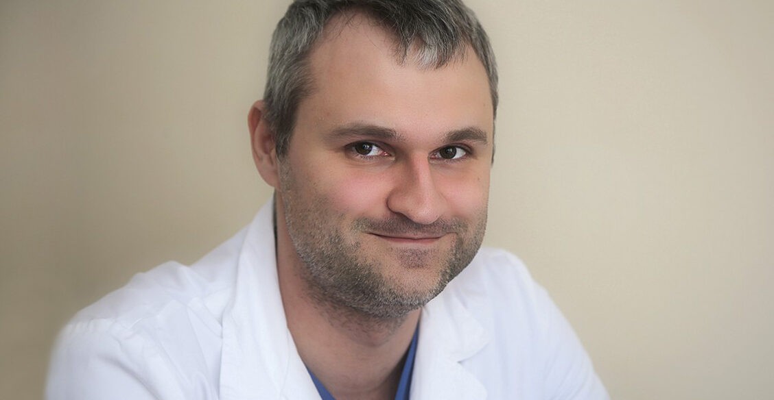 «Пациентка с тромбозом впала в кому, а после операции снова шутила». Хирург Дмитрий Куртасов
