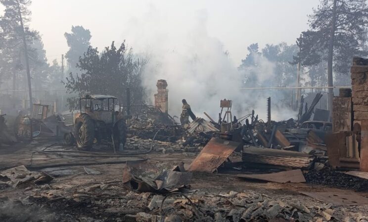 «Огонь подходит к селу, а люди не хотят уезжать». Пожары в Челябинской области