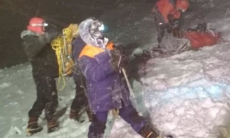 Российские альпинисты попали в бурю на Эльбрусе. Пять из них погибли