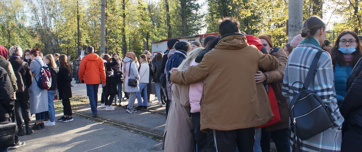 «Мама, говорят, у нас стрелок». Репортаж из Перми