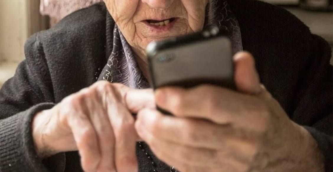 Пенсионерка не поверила телефонным мошенникам. И помогла их задержать