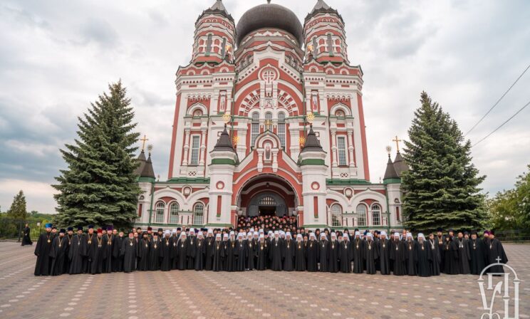 Собор Украинской Православной Церкви принял решение о ее самостоятельности и независимости