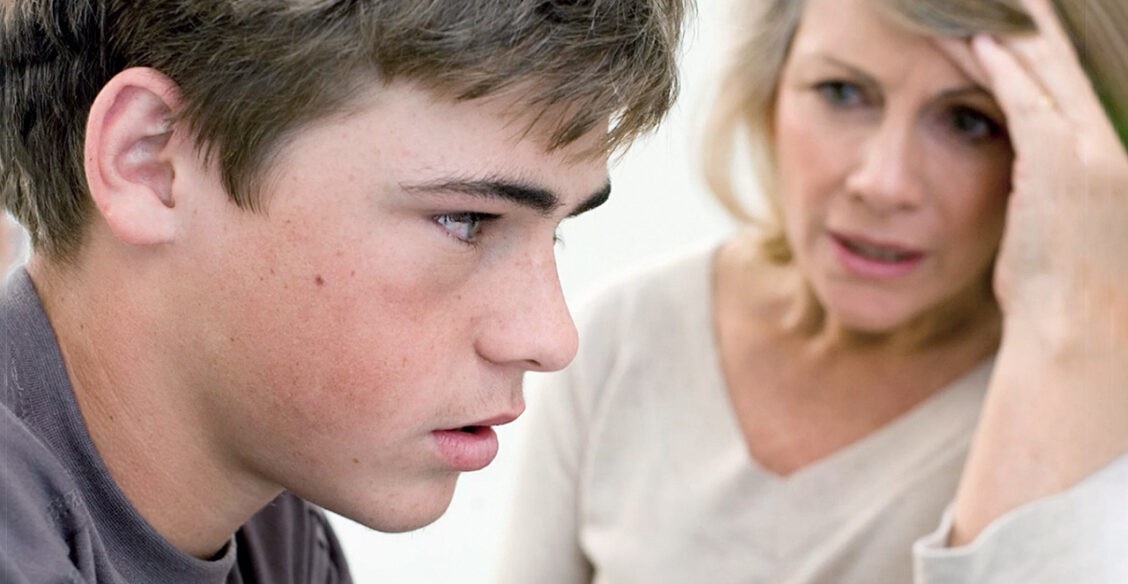 «Мама, уходи!» 10 признаков, что подростку нужна помощь