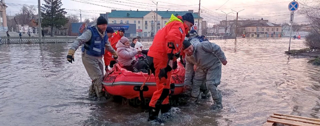 «Наш дом в воде по крышу». Жители Орска — о прорыве дамбы