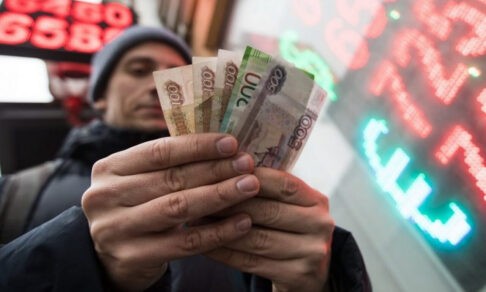 Мосбиржа попала под санкции. Что будет с курсом рубля и ценами?