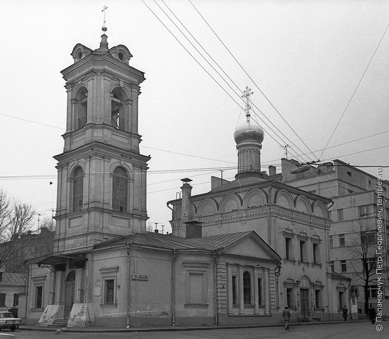 Храм в брюсовом переулке сайт. Церковь Воскресения Словущего на Успенском Вражке. Брюсов переулок храм Воскресения Словущего. Церковь Вознесения Словущего Брюсов переулок. Церковь Вознесения в Москве на Неждановой.